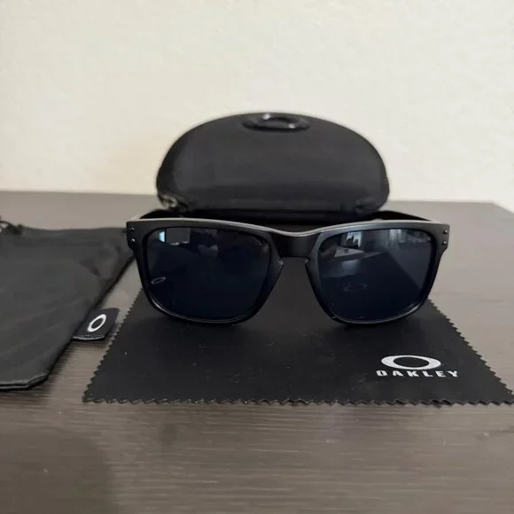 OO9102 Oakley Holbrook Black Matte - Picture 4 of 8